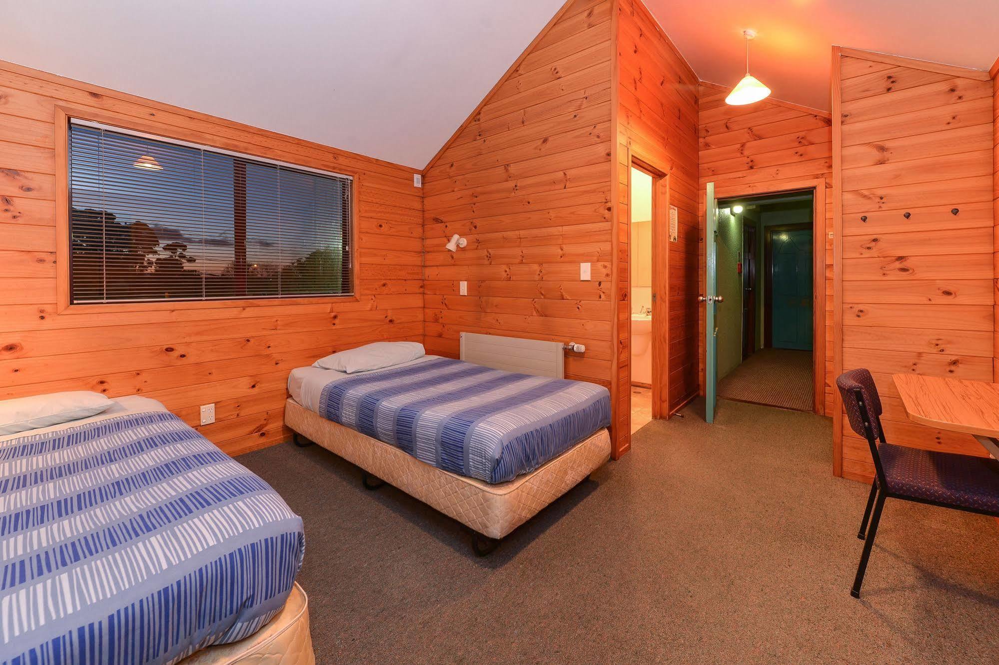 Smoke Lake Hot Springs Lodge & Camp Rotorua Exteriör bild